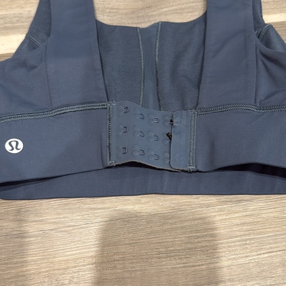 Lululemon Women's Blue Sports Bra size 2 - Picture 4 of 7